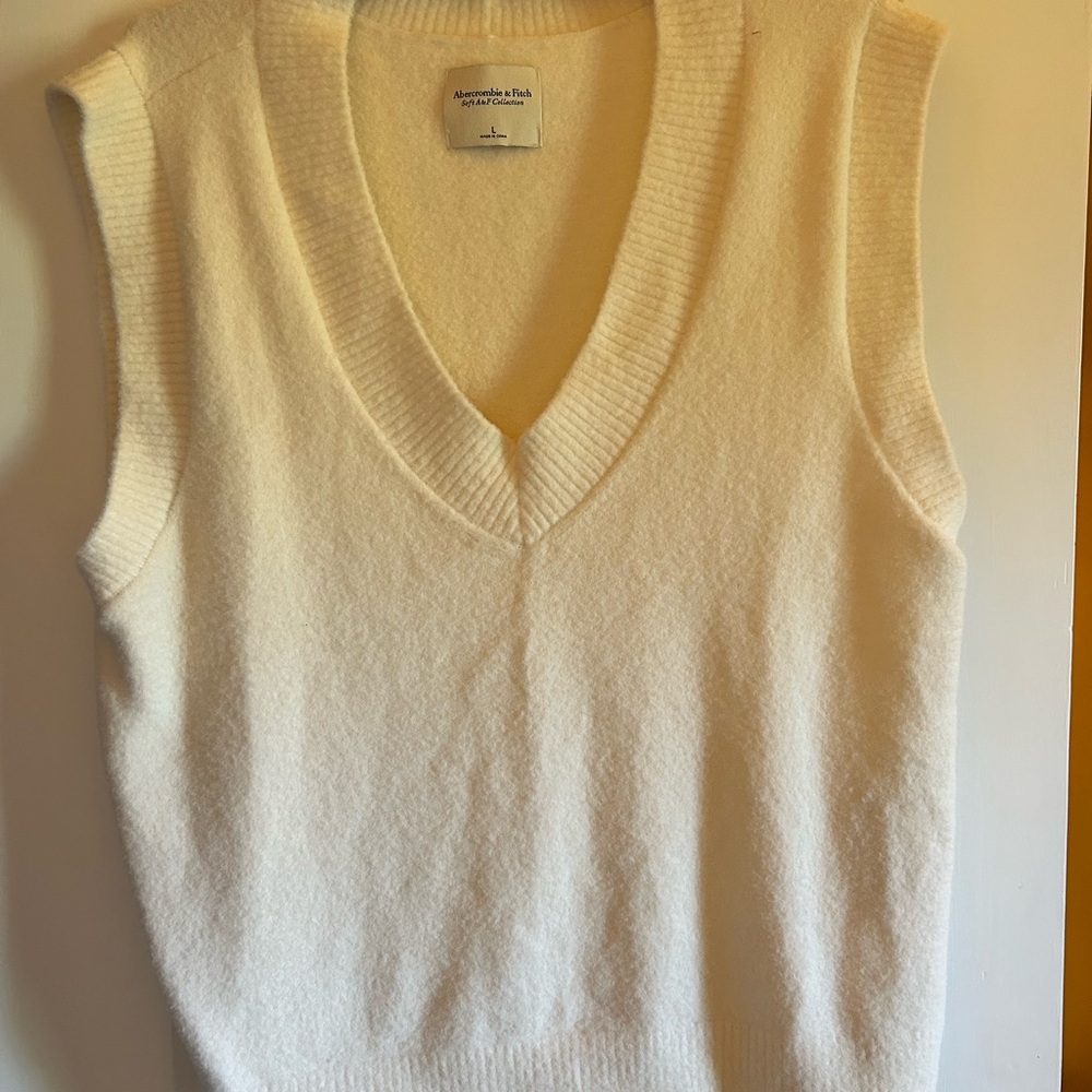 Abercrombie & Fitch Cream V-Neck Sweater Vest